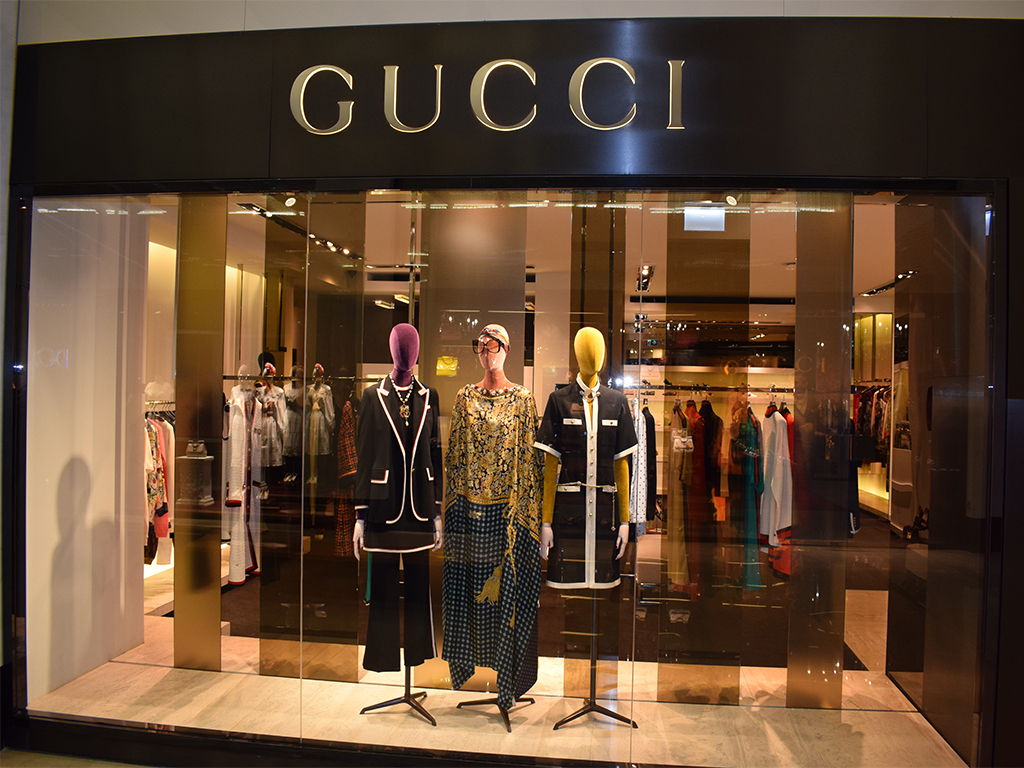 gucci store wallpaper